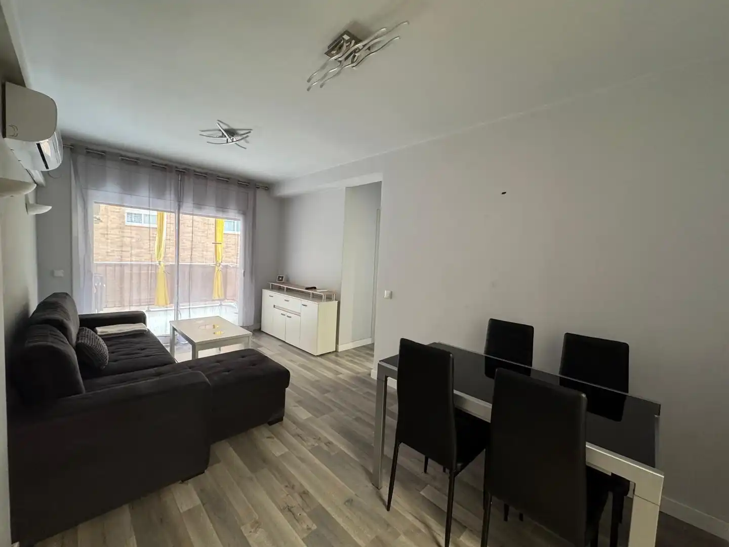 Sala d'estar de Pis en venda en Calafell amb Aire condicionat, Terrassa i Moblat