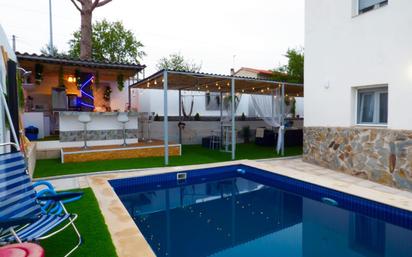 Swimming pool of House or chalet for sale in Colmenar de Oreja  with Air Conditioner, Terrace and Swimming Pool