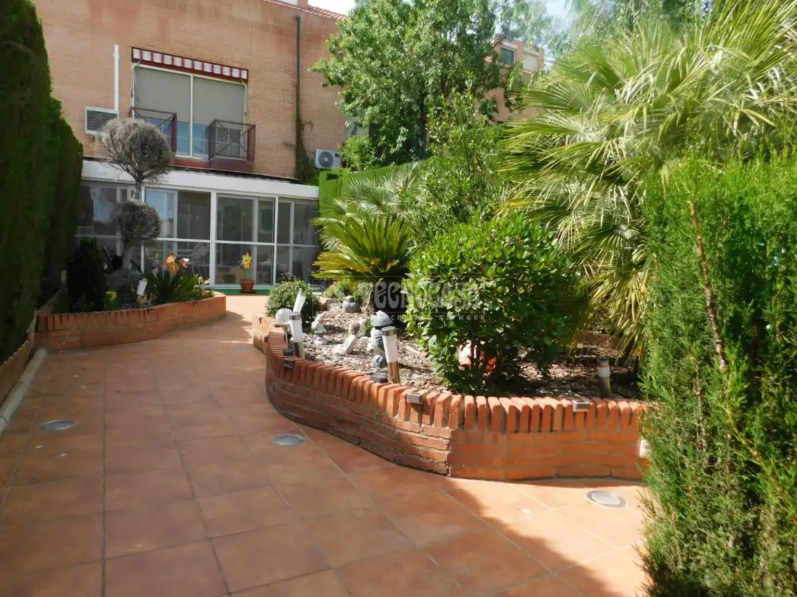 Jardí de Casa adosada en venda en Zaragoza amb Piscina comunitària