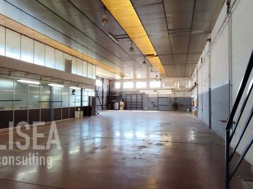 Nave industrielle à louer à Ronda de ľEst 24