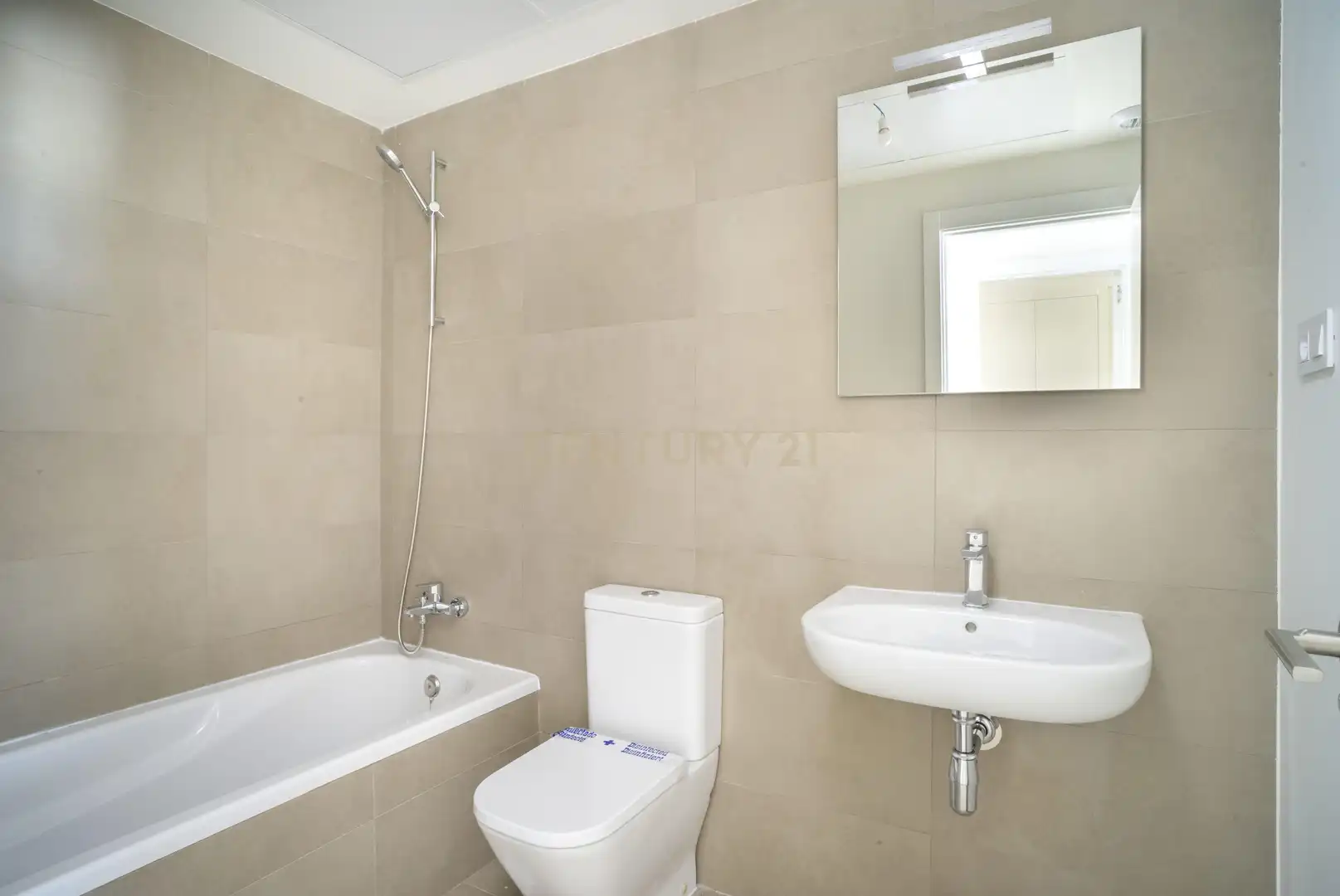 Bathroom of Flat for sale in Torremolinos  with Private garden, Storage room and Microwave