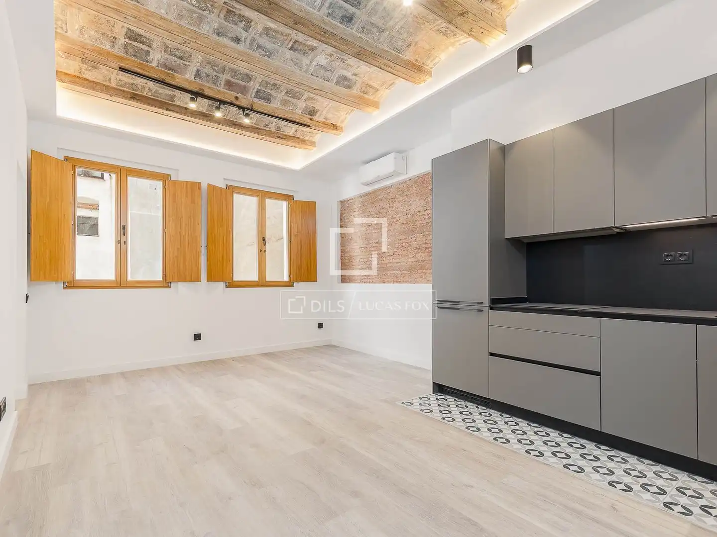 Kitchen of Flat for sale in Barcelona  with Air Conditioner and Balcony