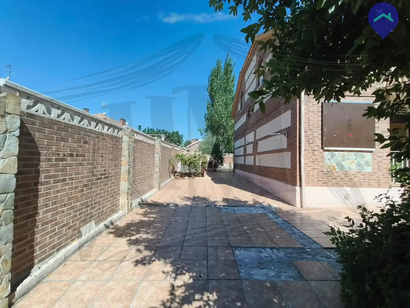 Vista exterior de Casa o chalet en venta en Villanueva de la Torre con Jardín privado, Trastero y Alarma