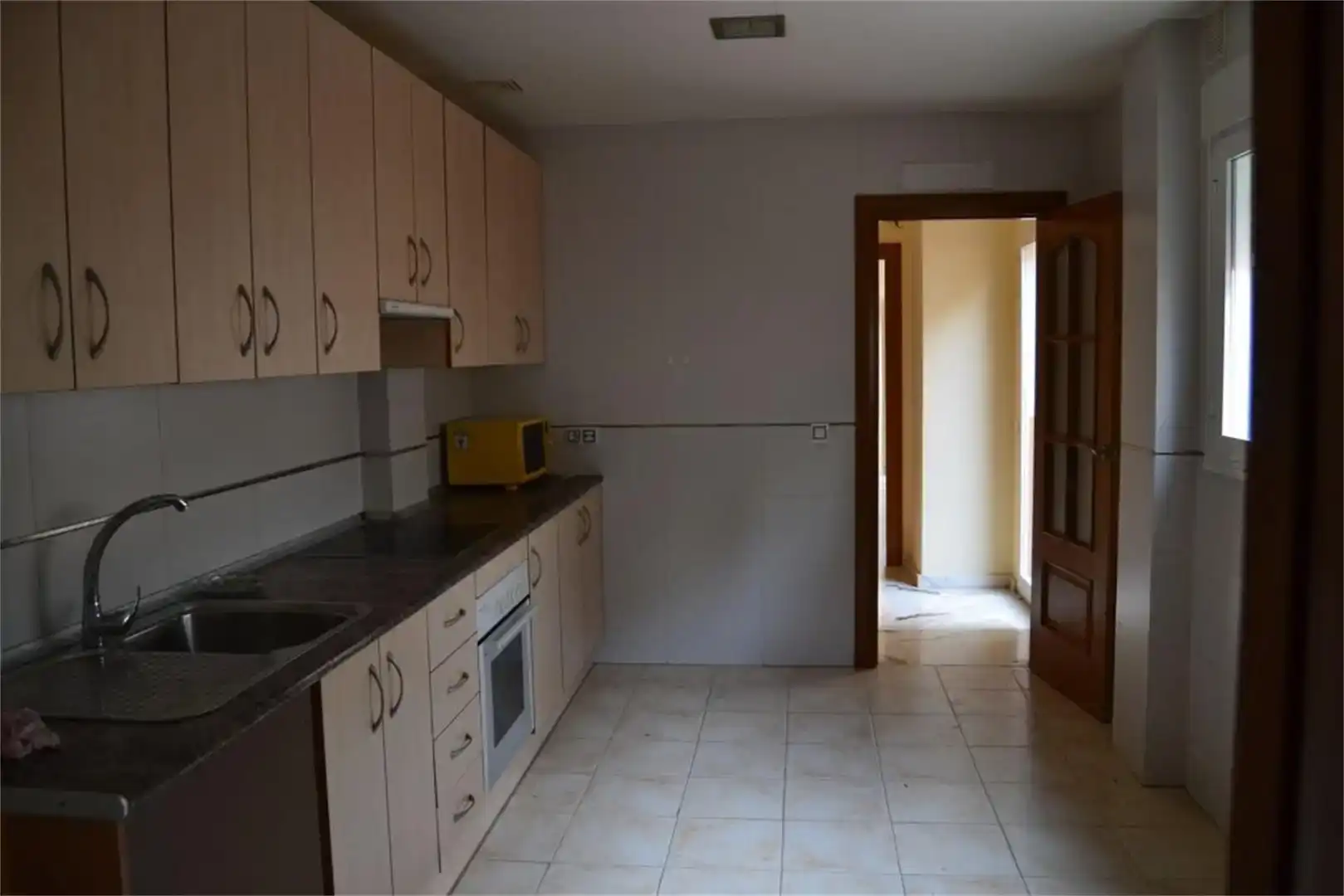 Cuina de Casa adosada en venda en Fuerte del Rey amb Balcó
