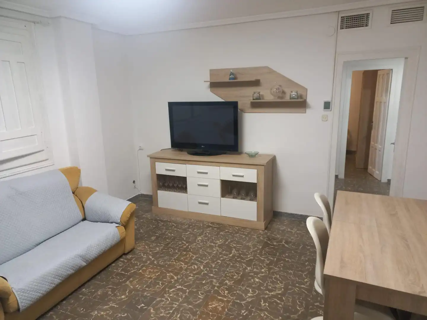 Living room of Flat for rent in Huesca  with Air Conditioner and Furnished