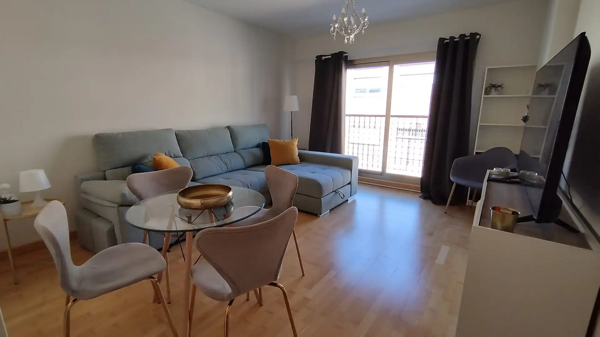 Living room of Flat for rent in Málaga  with Air Conditioner, Parquet flooring and Furnished