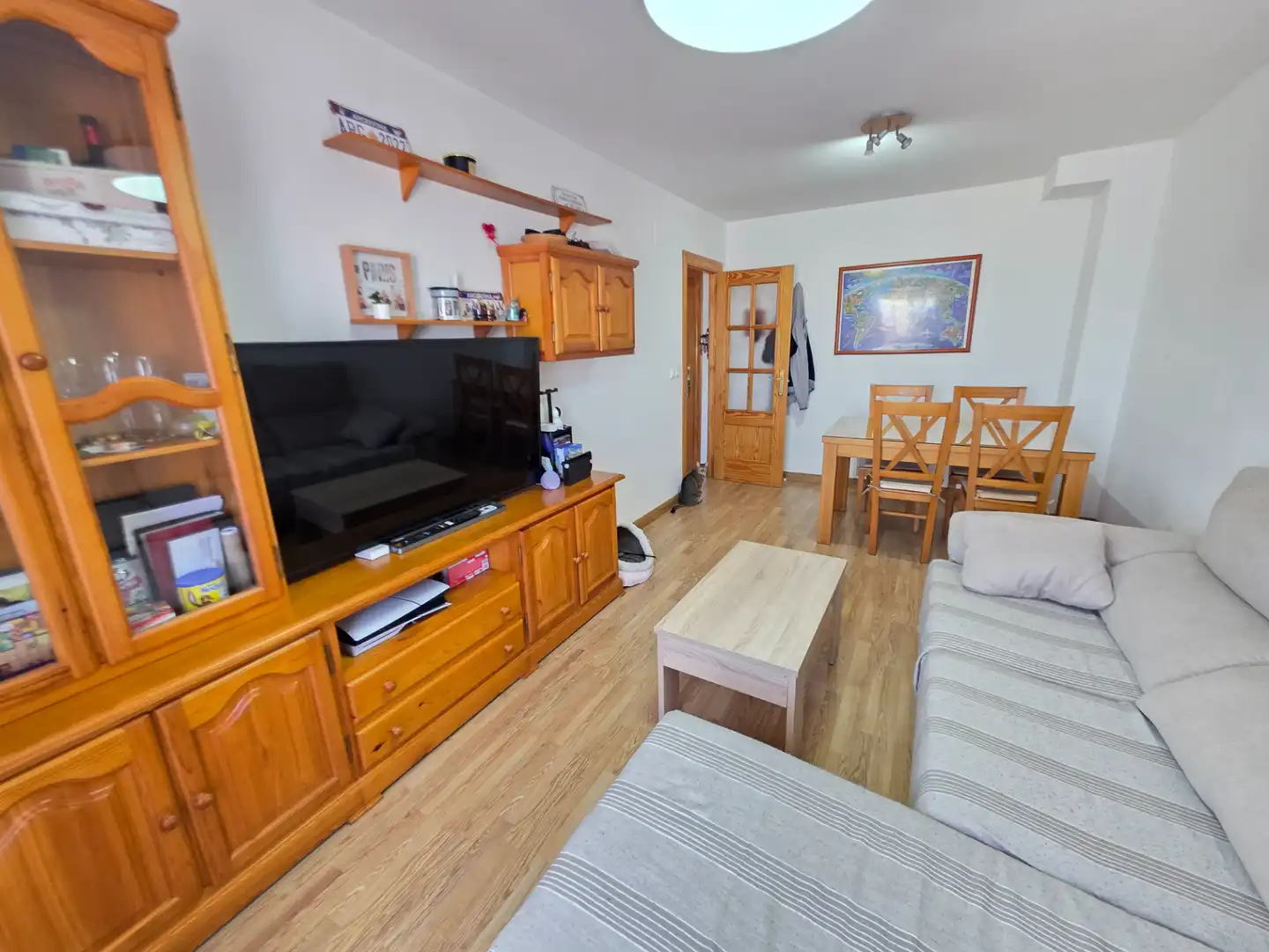 Sala de estar de Piso en venta en La Zubia con Calefacción, Parquet y Amueblado