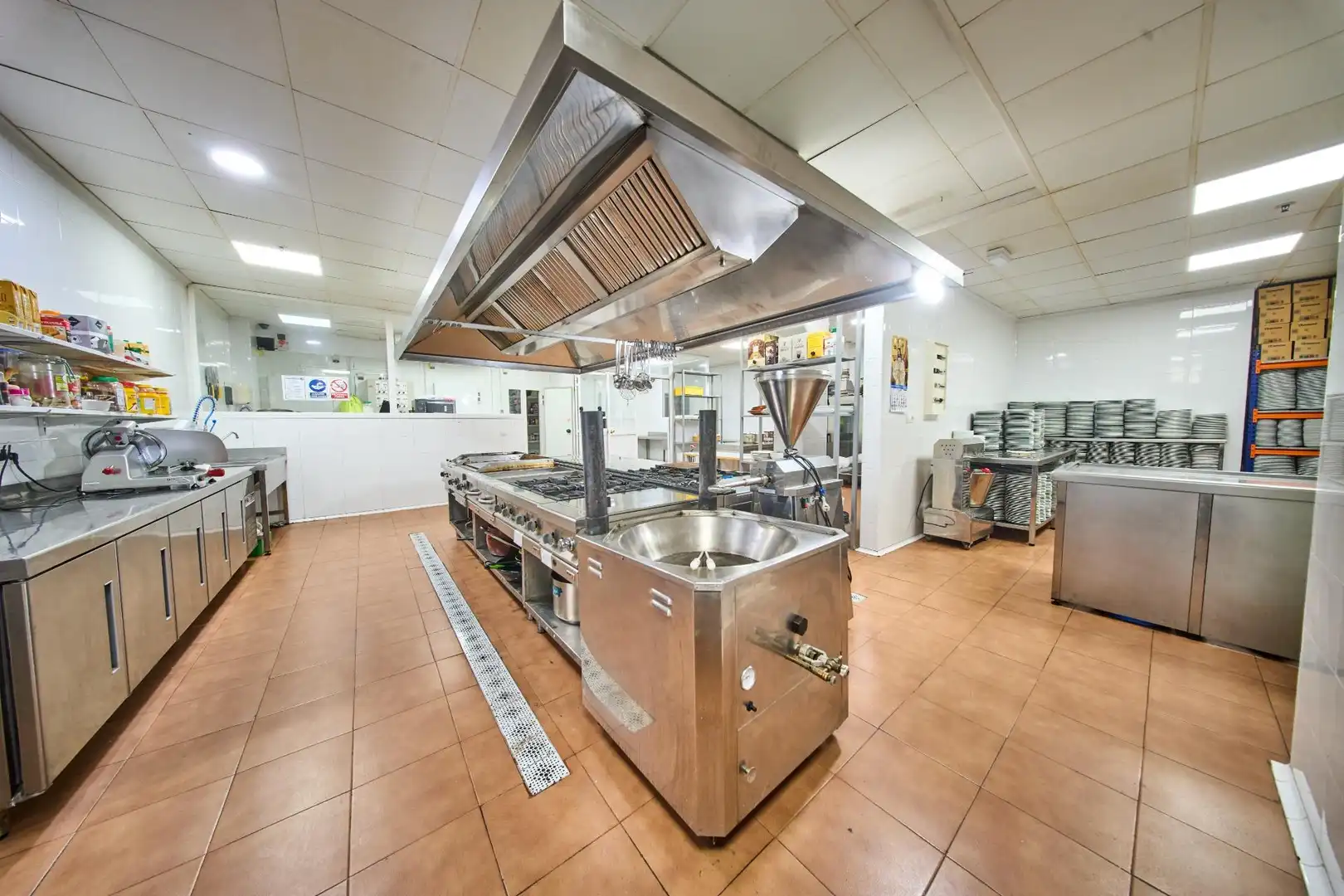 Kitchen of Commercial properties for sale in Castillo de Locubín