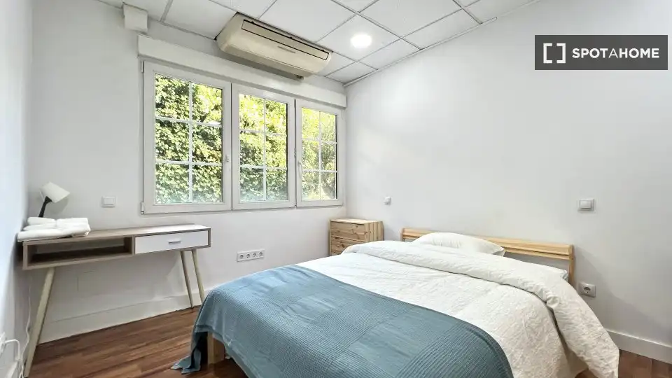 Bedroom of Flat for rent in Madrid  with Air Conditioner, Heating and Furnished