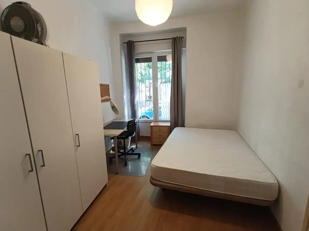 Habitación de Planta baja en venta en Madrid