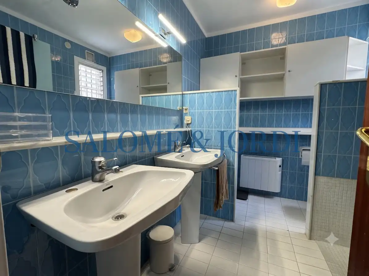 Baño de Piso en venta en Vilassar de Mar con Aire acondicionado, Terraza y Amueblado