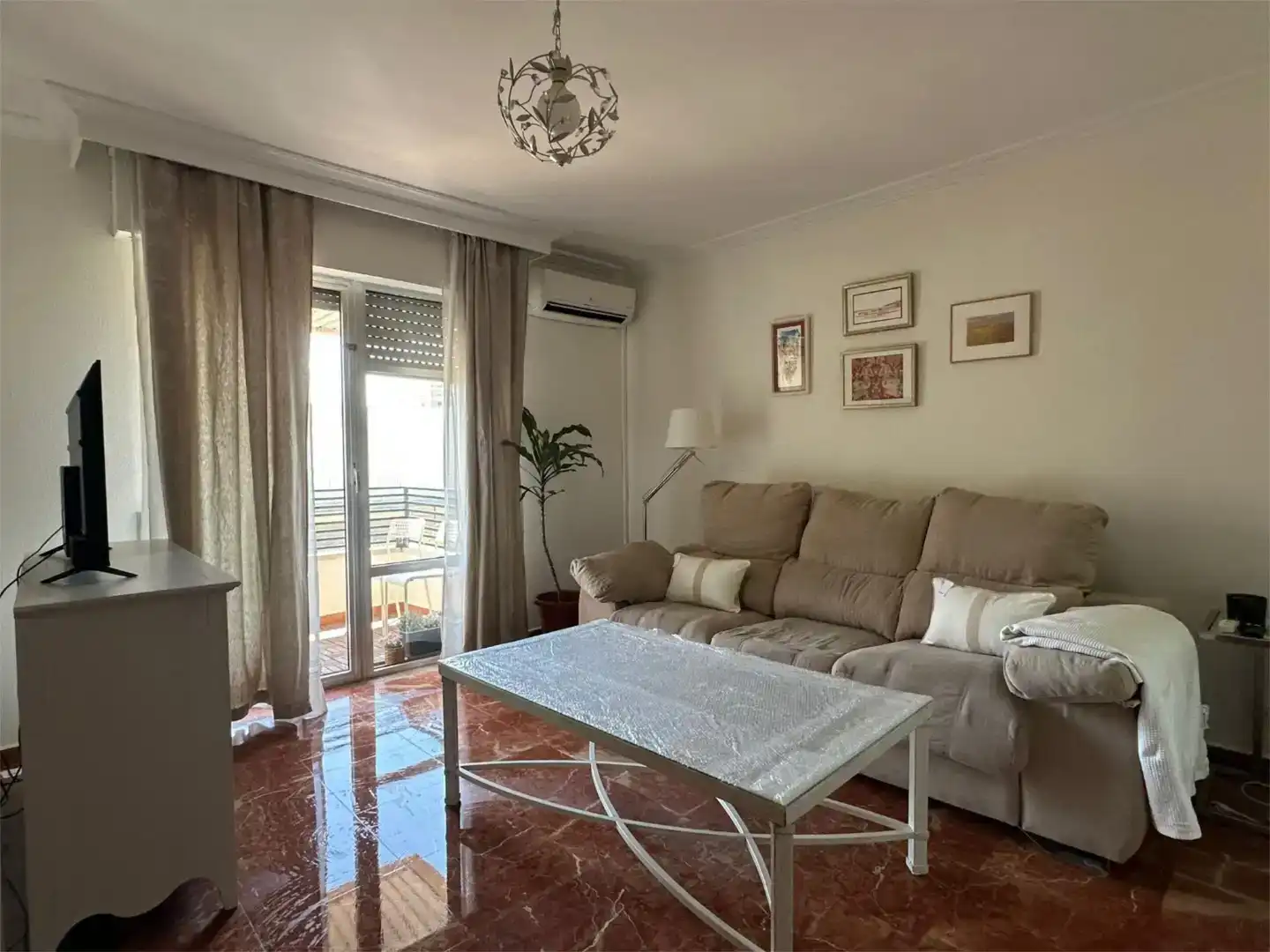 Wohnzimmer von Wohnungen zur Miete in  Sevilla Capital mit Klimaanlage und Balkon