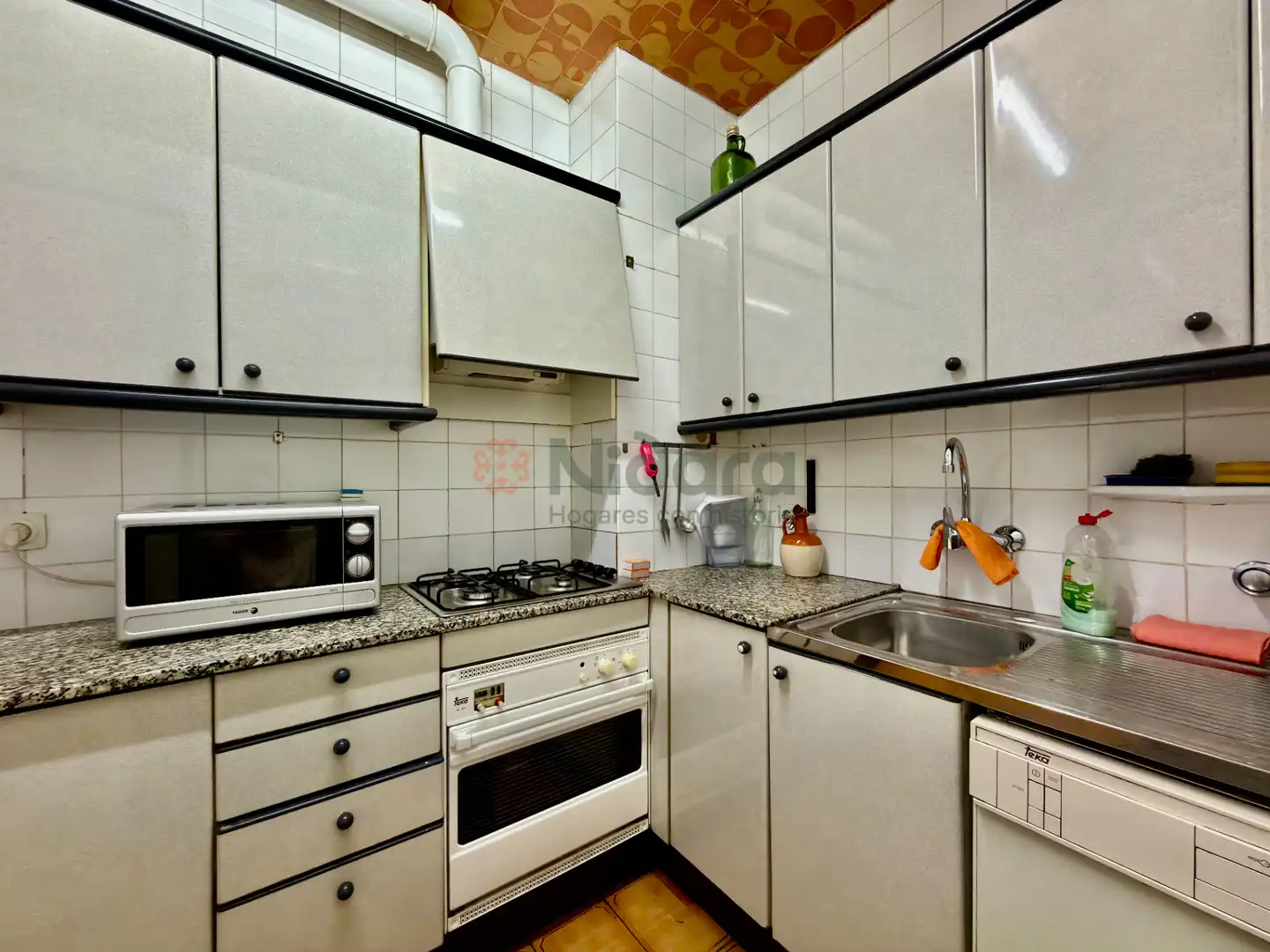 Küche von Wohnung zum Verkauf in Barcelona mit Möbliert, Ofen und Balkon
