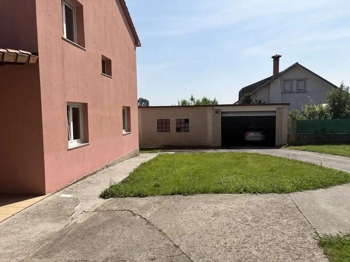 Casa adosada en venta en Oroso