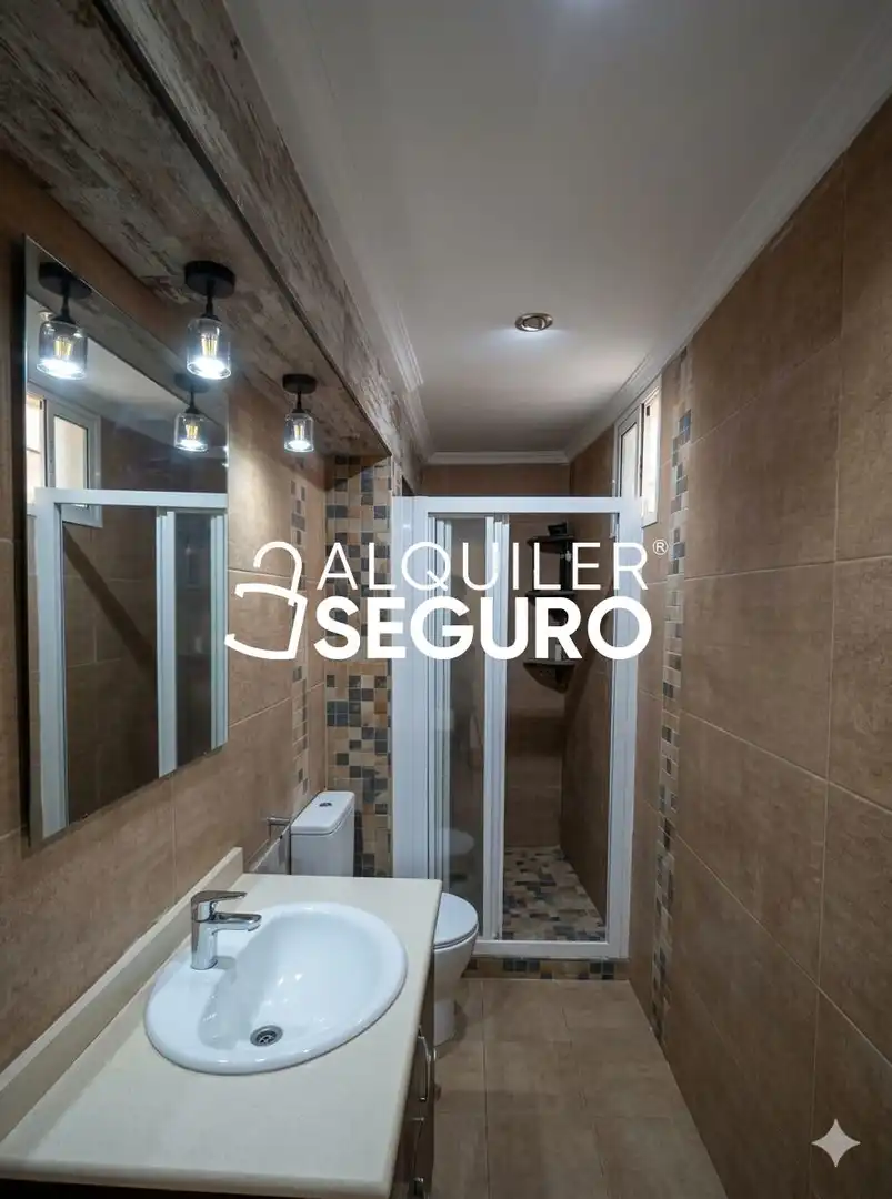 Bathroom of Flat for rent in Castellón de la Plana / Castelló de la Plana  with Furnished