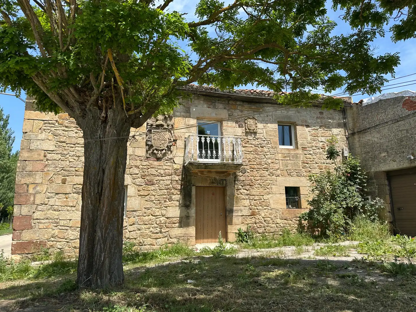 Außenansicht von Country house zum Verkauf in Aguilar de Campoo mit Balkon