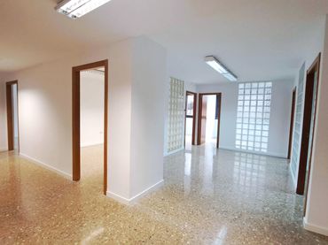 Oficina amb ascensor de lloguer a Carrer de les Garrigues