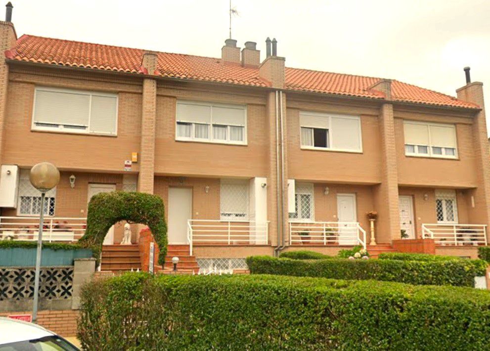 Vista exterior de Casa o xalet en venda en Argoños  amb Calefacció, Jardí privat i Terrassa