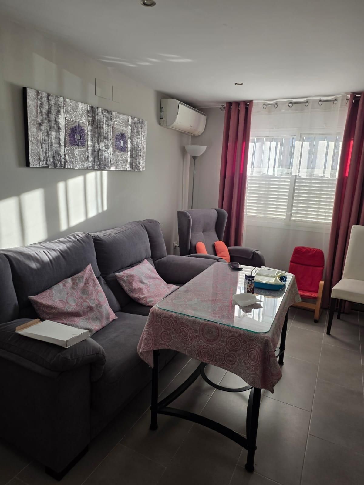 Sala d'estar de Planta baixa en venda en  Sevilla Capital amb Aire condicionat