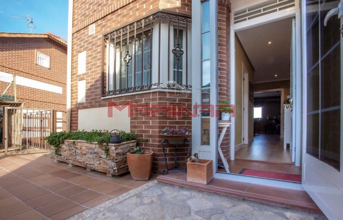 Exterior view of Single-family semi-detached for sale in Seseña  with Air Conditioner, Heating and Private garden