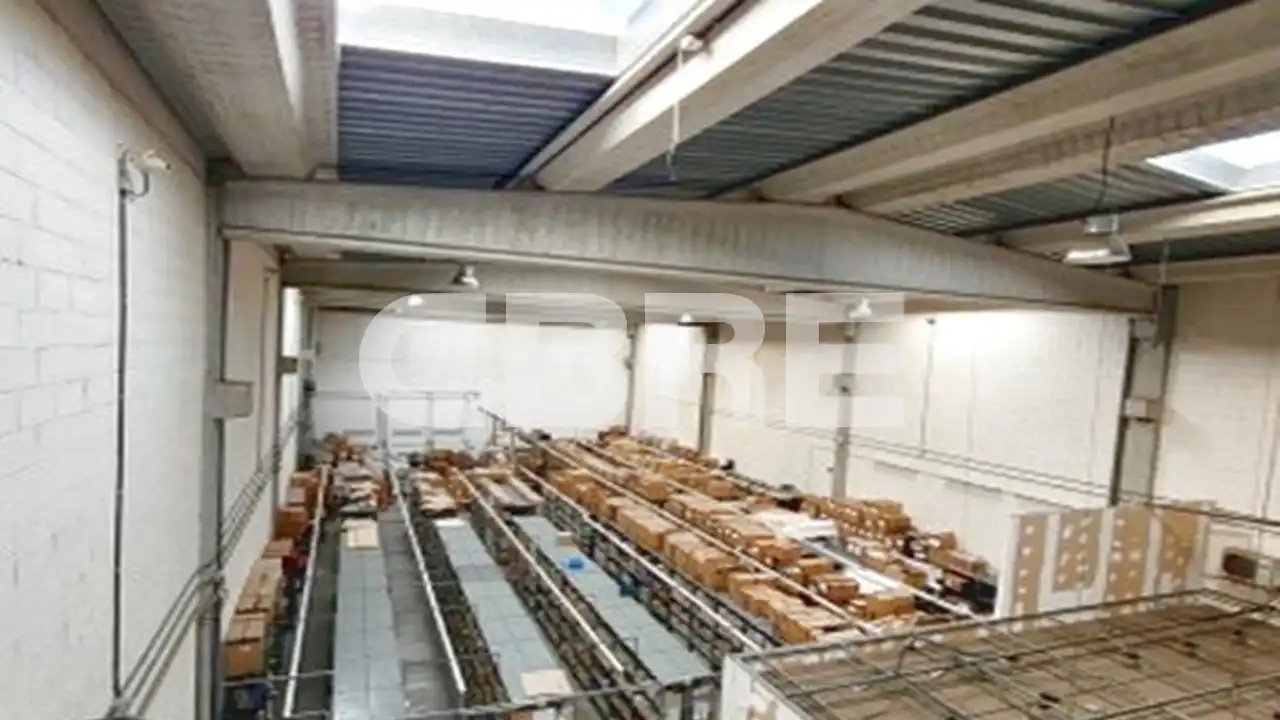 Nau industrial de lloguer en Montigalà - Sant Crist