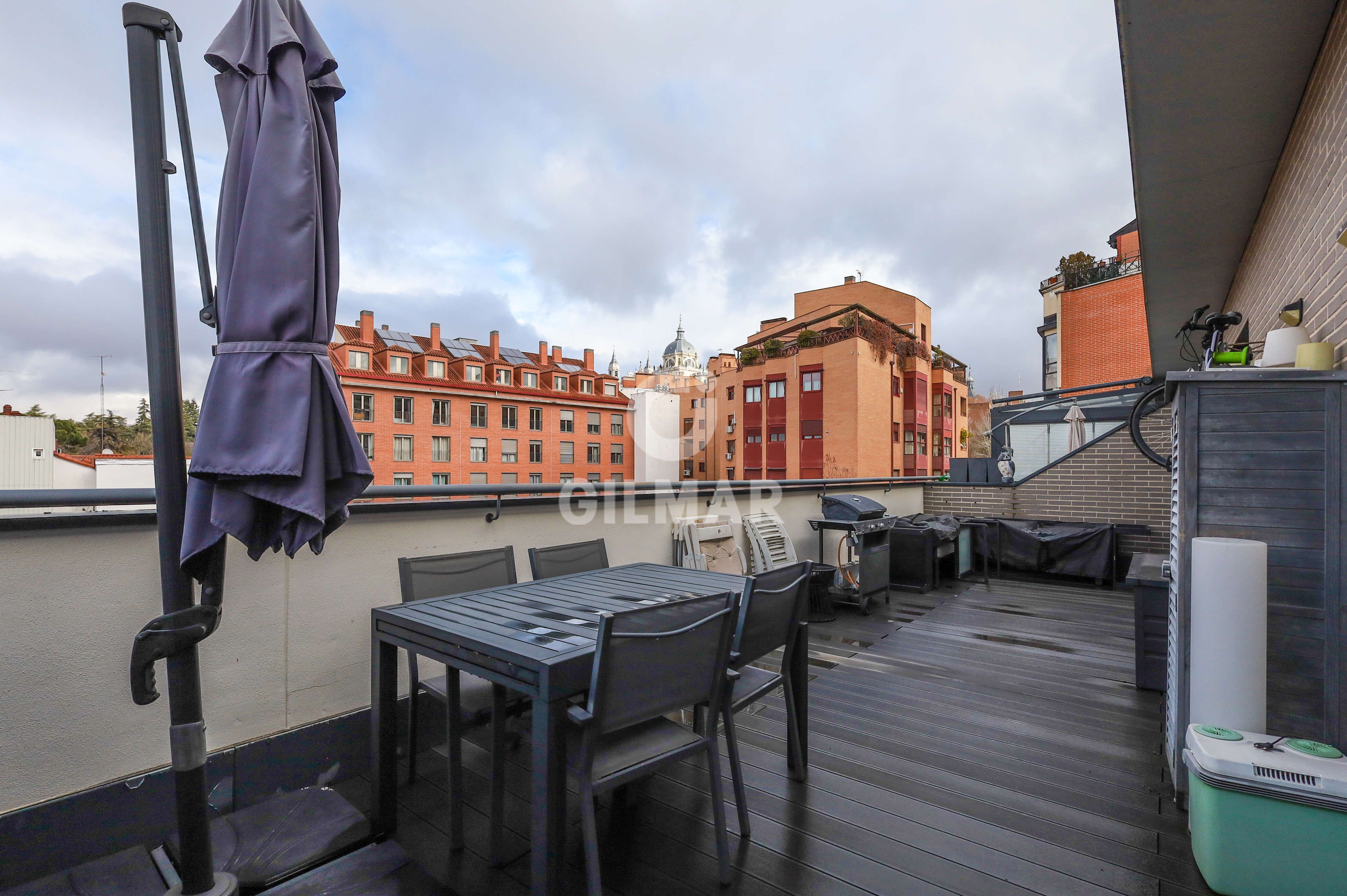 Terraza de Ático en venta en  Madrid Capital con Calefacción, Jardín privado y Trastero