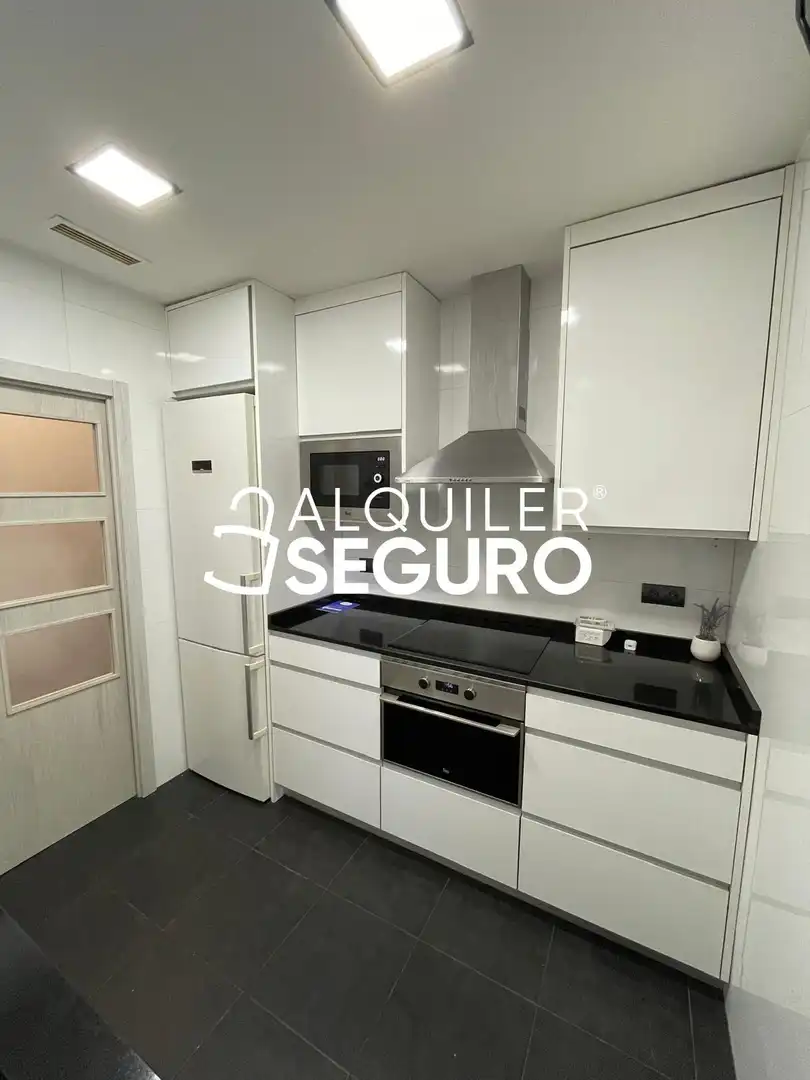 Kitchen of Flat for rent in Madrid  with Air Conditioner and Heating