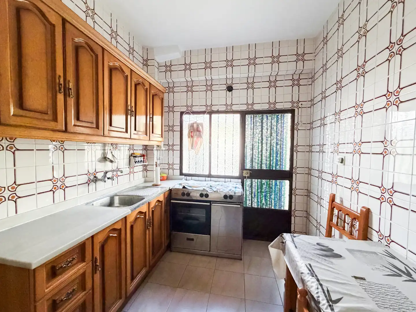 Cuina de Casa o xalet en venda en Baza amb Calefacció, Moblat i Forn