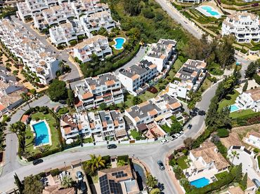Casa a schiera con balcone in vendita a Nueva Andalucía