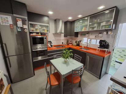 Cuina de Pis en venda en Motril amb Aire condicionat, Moblat i Forn