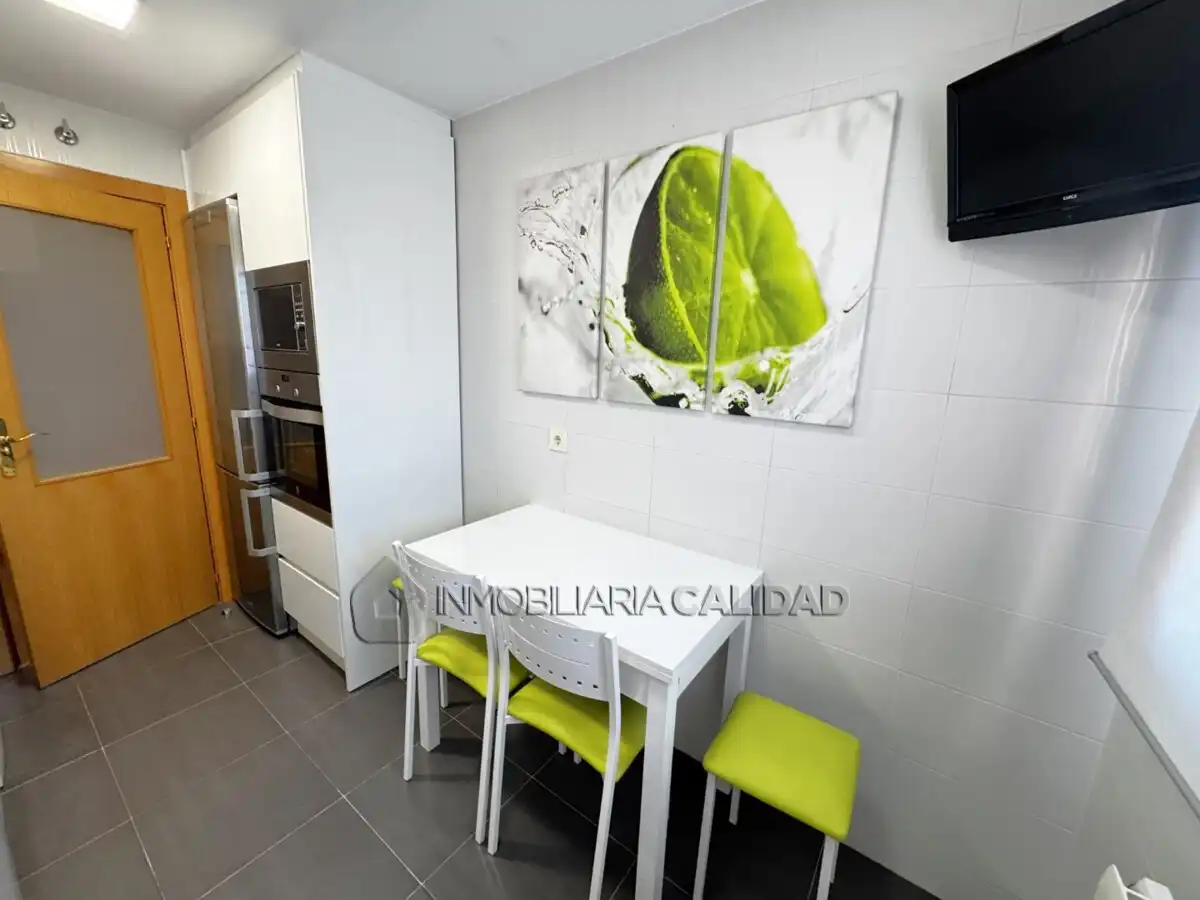 Cocina de Piso en venta en Burgos con Calefacción, Terraza y Trastero