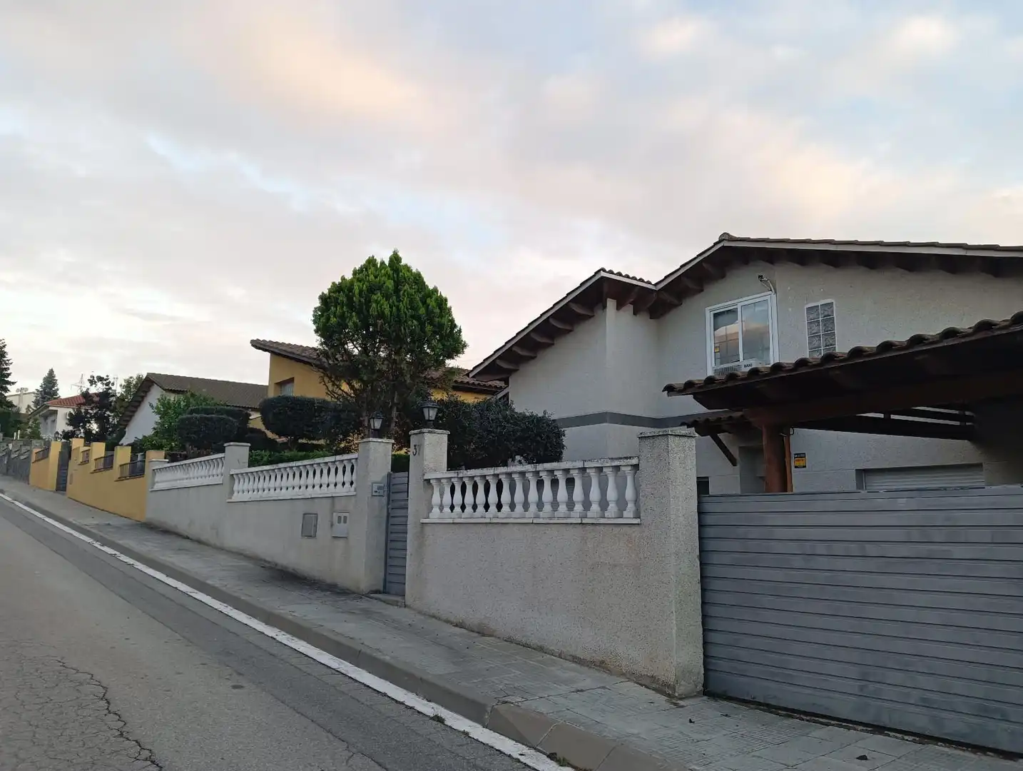 Vista exterior de Casa o xalet en venda en Lliçà d'Amunt amb Aire condicionat, Calefacció i Jardí privat