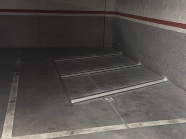 Motorradstellplatz zur Miete in Carrer Antoni Rovira i Virgili 7