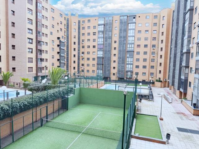 Piso en Alquiler en Calle de la Maquinilla en Palomeras Sureste