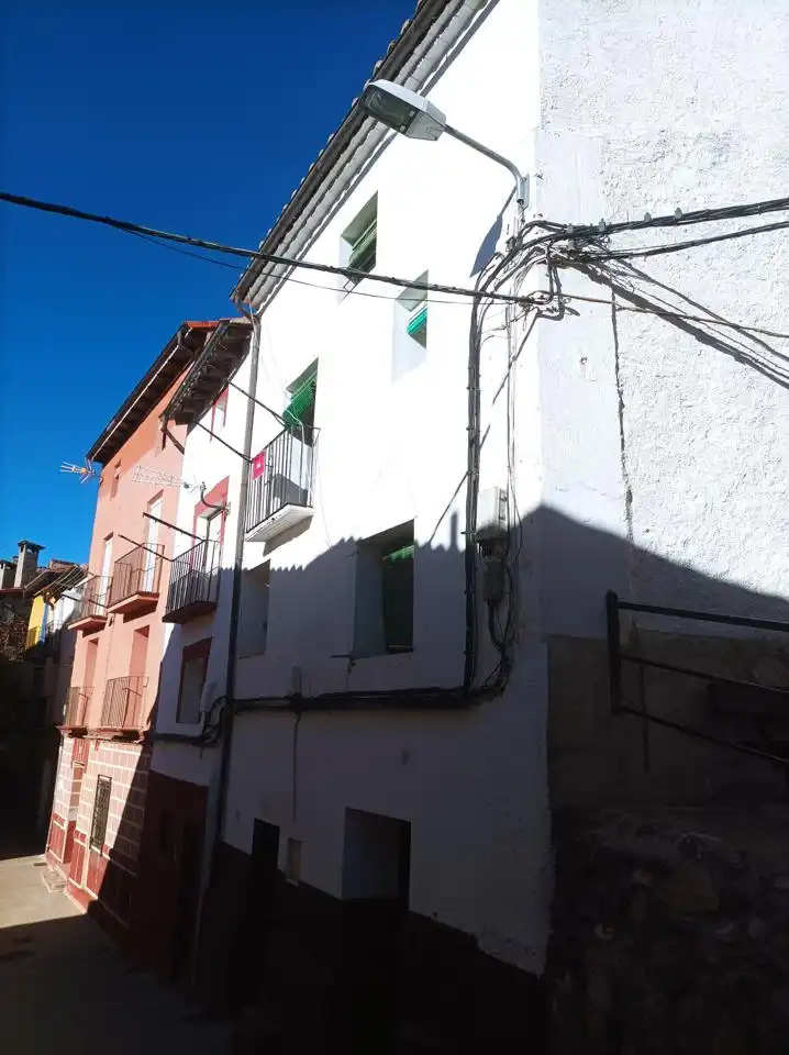 Vista exterior de Casa o chalet en venta en Torrijo de la Cañada con Amueblado y Balcón