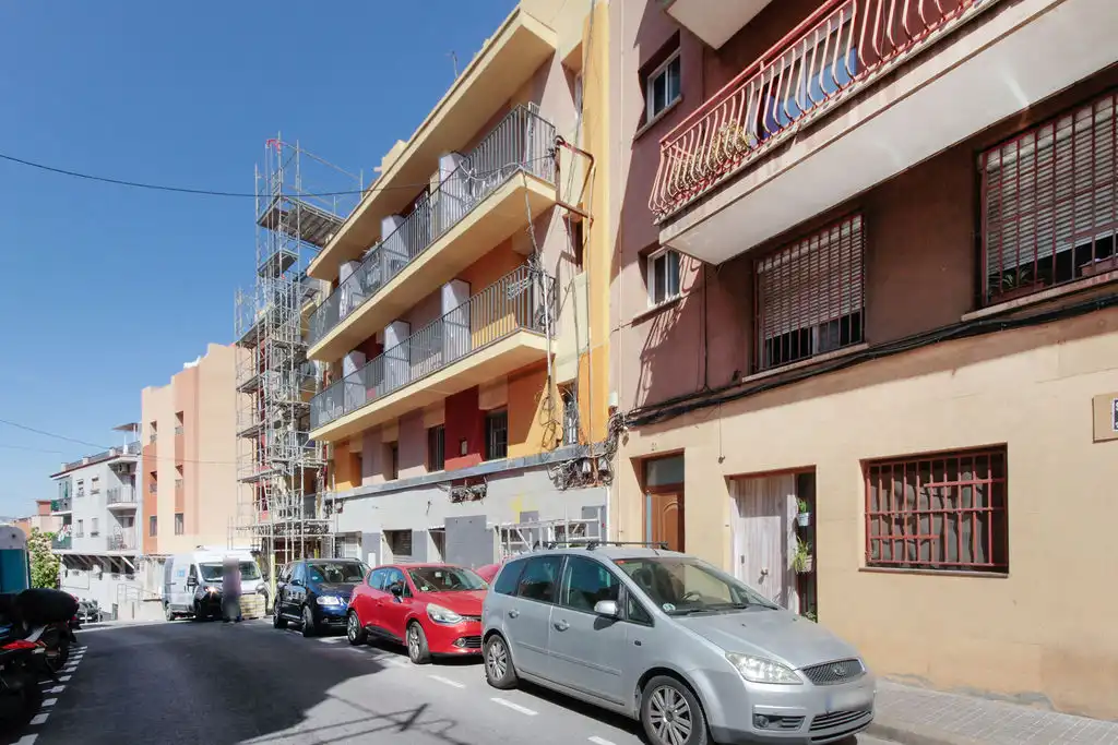 Vista exterior de Pis en venda en Santa Coloma de Gramenet