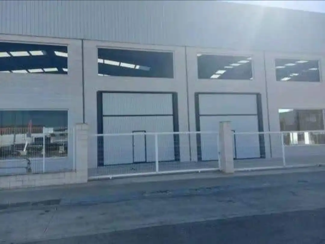 Außenansicht von Fabrikhallen zur Miete in Montserrat