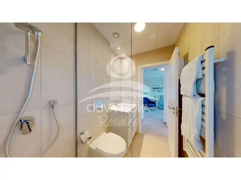 Bany de Apartament en venda en Oliva amb Aire condicionat, Jardí privat i Terrassa