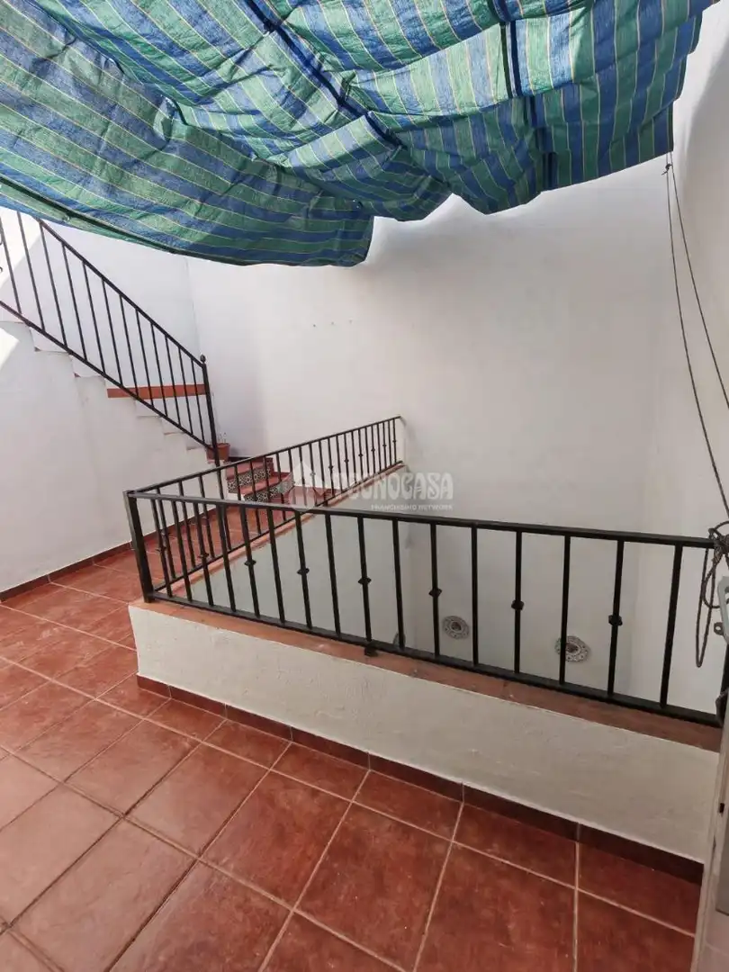 Casa adosada en venda en Marchena amb Aire condicionat