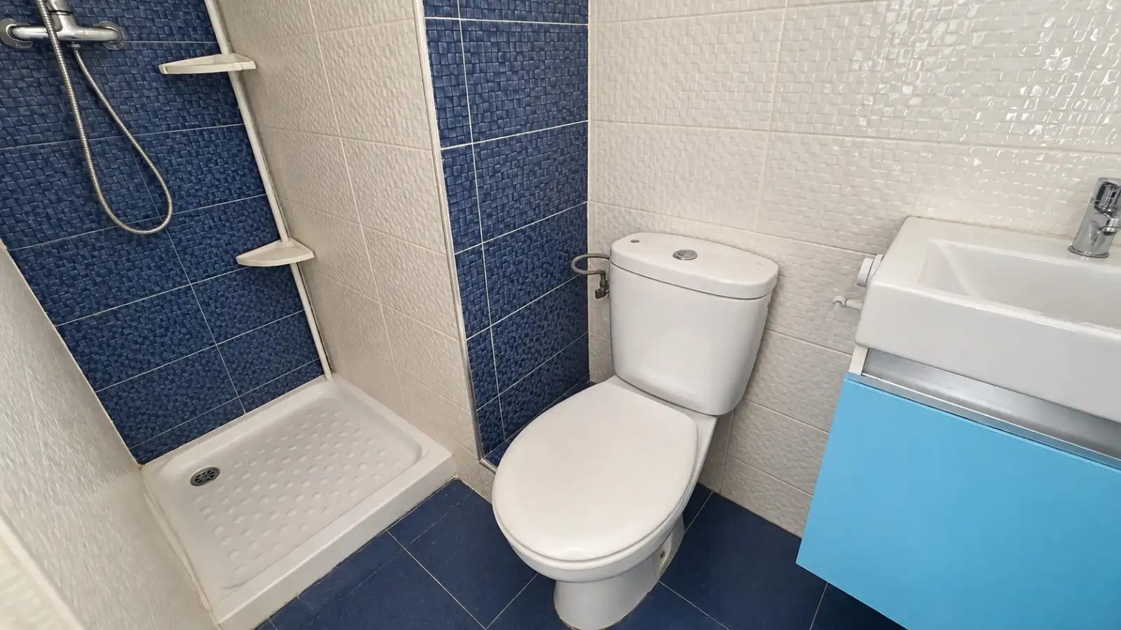 Bathroom of Flat for sale in Massanassa, Valencia