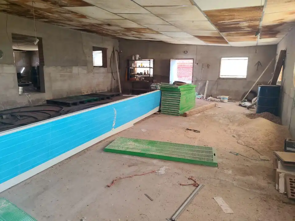 Piscina de Nau industrial en venda en La Mata