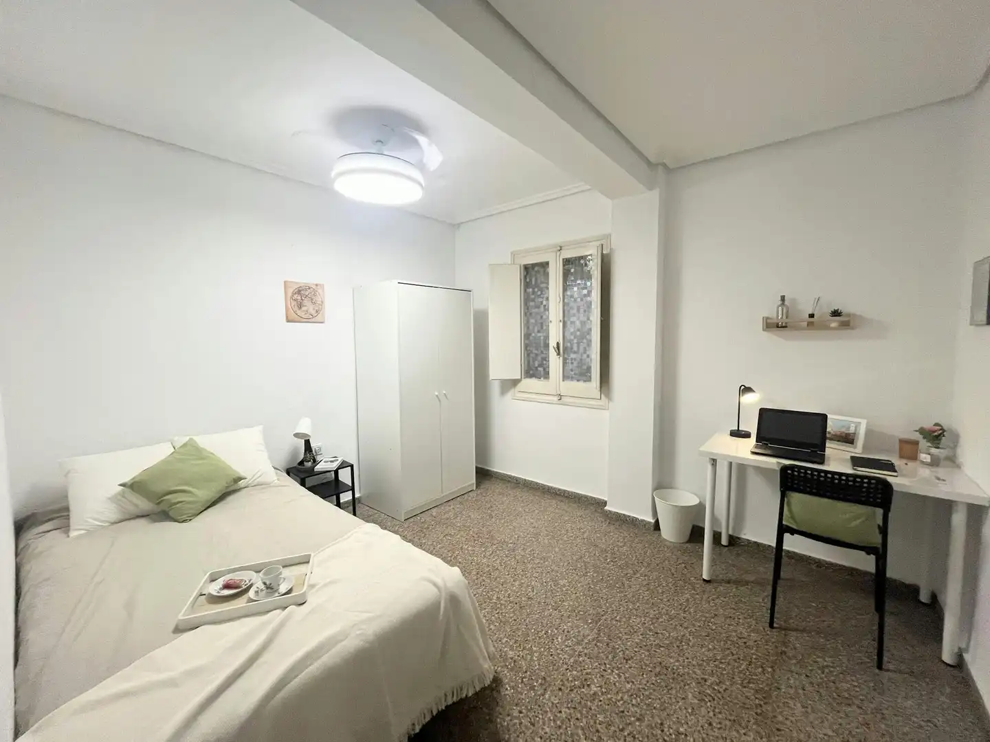 Bedroom of Flat for share in  Valencia Capital  with Heating, Furnished and Washing machine