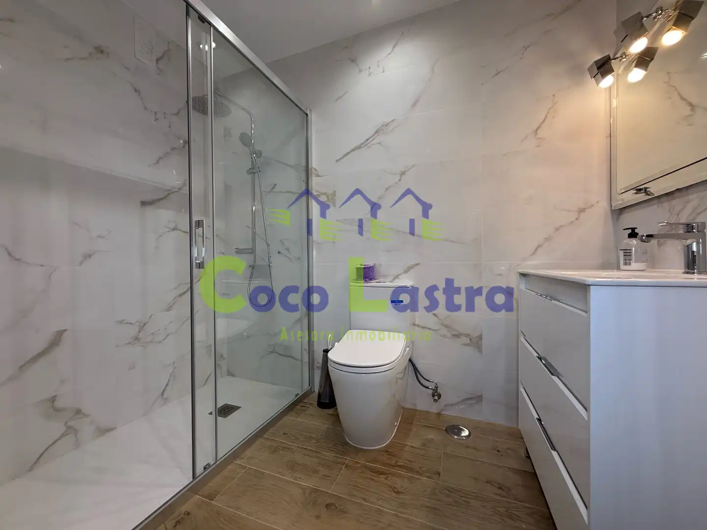 Bathroom of Flat for rent in Salamanca  with Heating, Furnished and Oven