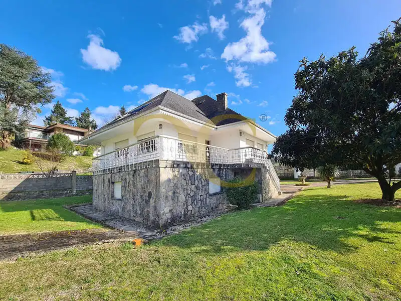 Vista exterior de Casa o xalet en venda en Villaviciosa amb Calefacció, Jardí privat i Terrassa