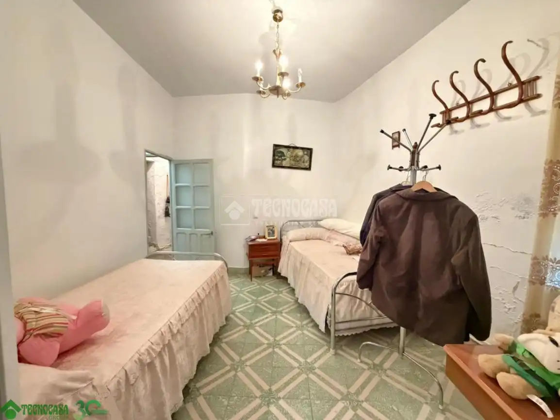 Habitación de Casa adosada en venta en Santa Cruz de la Zarza con Calefacción, Terraza y Amueblado