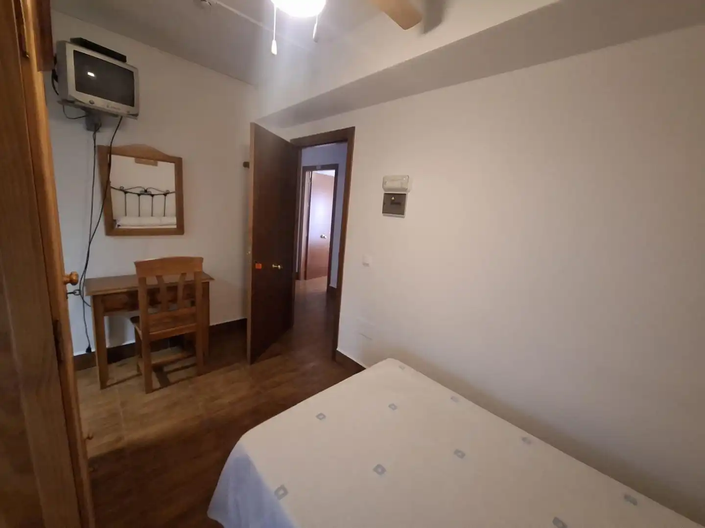 Habitación de Edificio en venta en Tolox