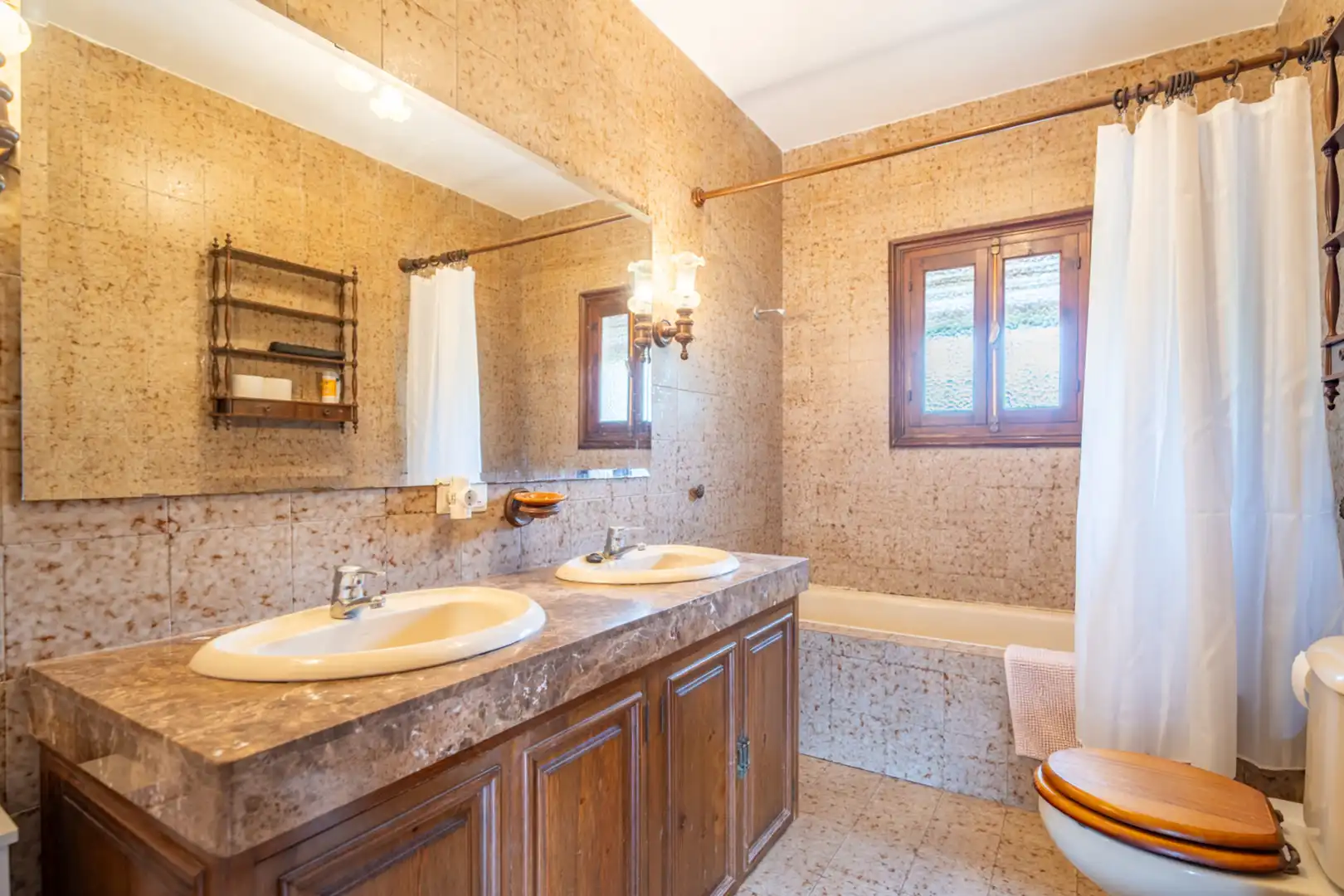 Bany de Casa o xalet en venda en Málaga amb Jardí privat, Traster i Piscina
