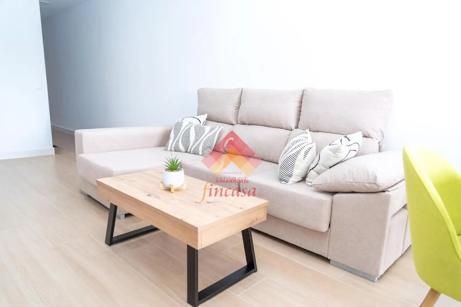 Living room of Flat for sale in Ronda  with Heating, Terrace and Furnished