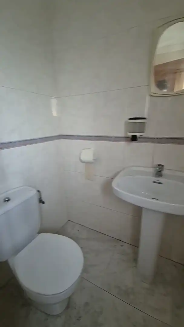 Badezimmer von Geschaftsraum zum Verkauf in Alozaina mit Terrasse und Möbliert