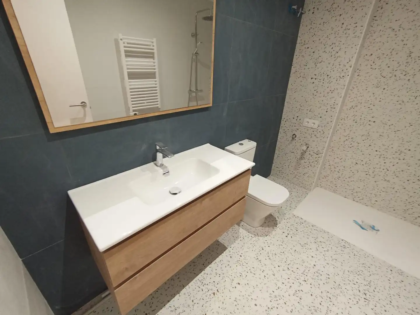 Bathroom of Flat for rent in Mataró  with Air Conditioner and Balcony